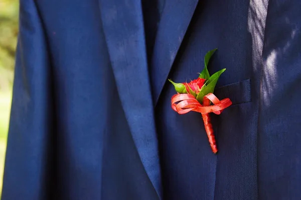 Svatební boutonniere na sako ženicha — Stock fotografie