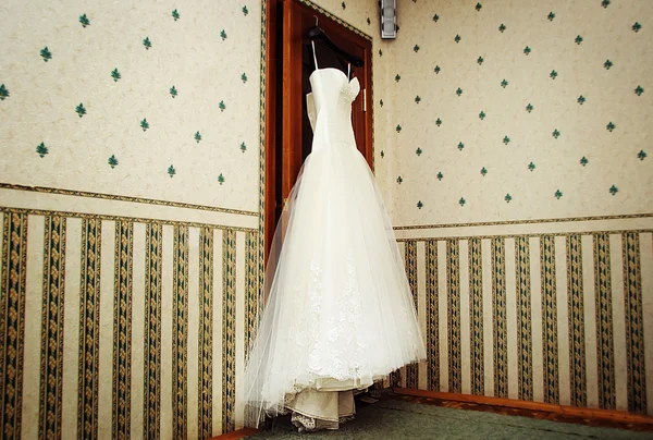 White Wedding dress hanging on a shoulders — Stock Photo, Image