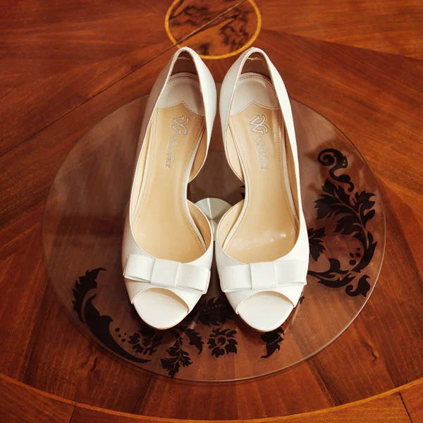 Elegant wedding shoes — Stock Photo, Image