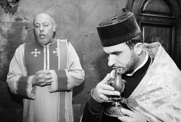 Sacerdote durante uma cerimônia — Fotografia de Stock