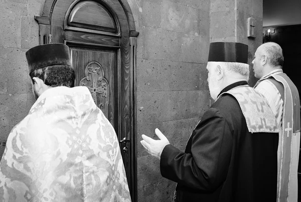 Sacerdote durante uma cerimônia — Fotografia de Stock