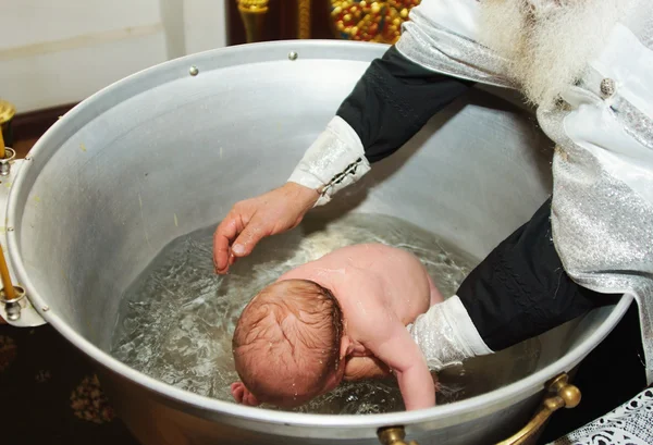 Zeremonie einer Baby-Taufe — Stockfoto