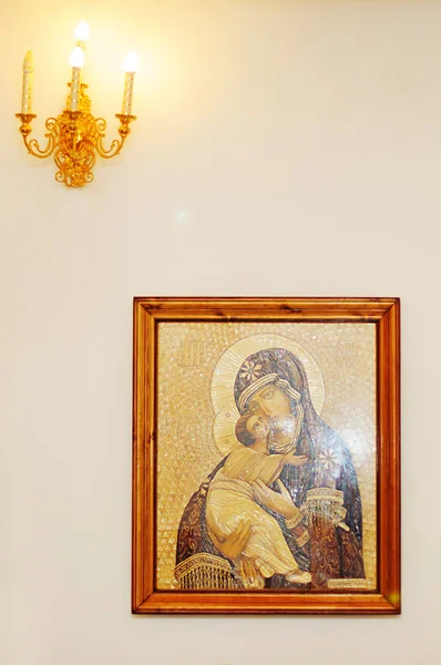 Икона в храме на стене — стоковое фото