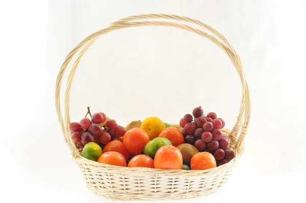 一篮子的各种水果 — 图库照片