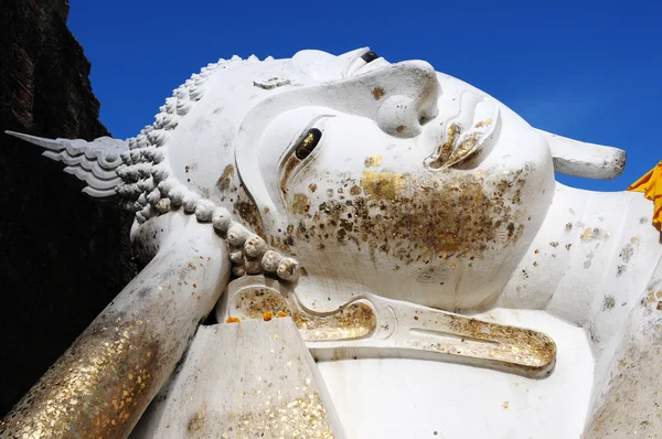 Ležící buddha na starověké wat v Thajsku — Stock fotografie