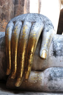 Sukhothai tarihi Park elinde bir dev Buda'nın heykeli