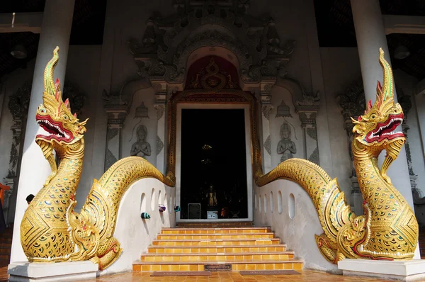 Antigas ruínas de wat no Parque Histórico de Sukhothai — Fotografia de Stock