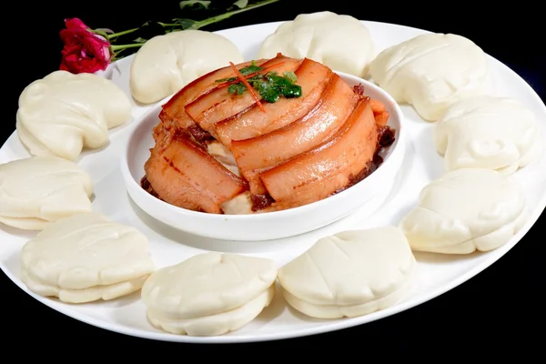 Chinees eten: gestoomd brood met varkensvlees — Stockfoto