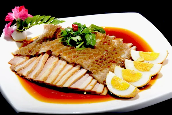 Chinesisches Essen: Salat aus Schweinefleisch und Eiern — Stockfoto