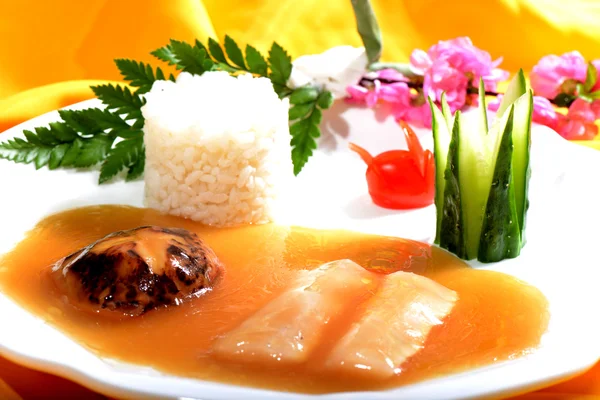 Comida China: Filete de pescado con arroz —  Fotos de Stock