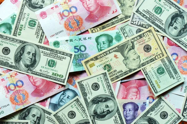 Billetes de banco en USD y RMB Imagen de archivo