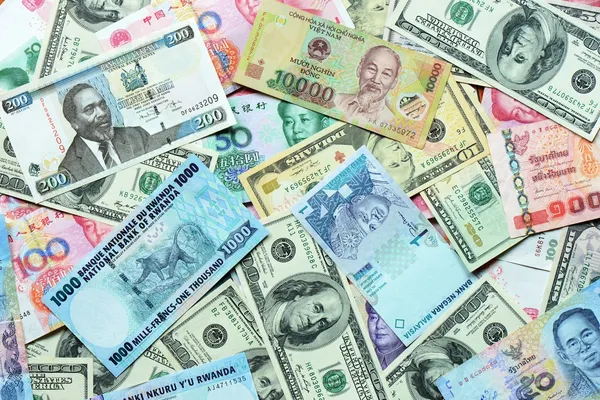 Различные валютные бумаги, банковские и финансовые услуги, сбережения — стоковое фото