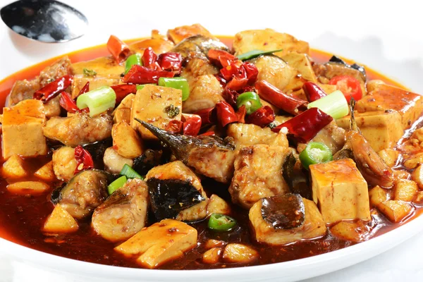 Comida chinesa: peixe frito e tofu — Fotografia de Stock