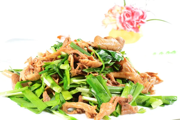 Kinesisk mat: stekt purjolök med svamp — Stockfoto