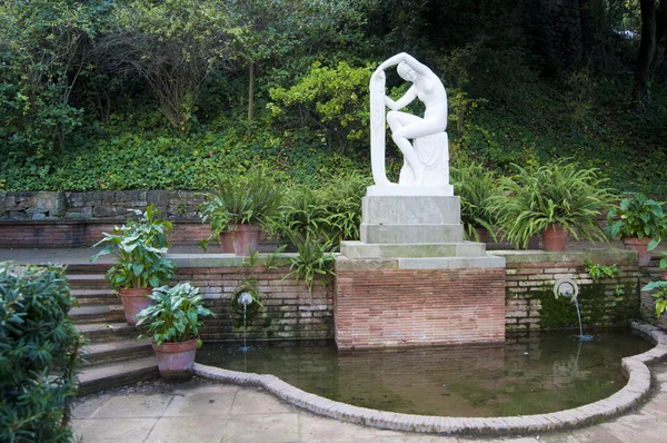 Оголена статуя в Jardins Джоан Maragall — стокове фото