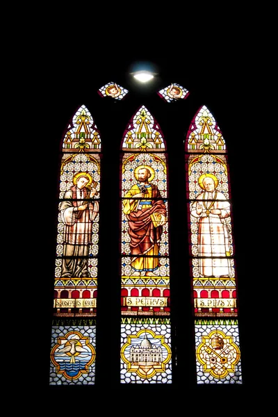 Забарвлених окуляри Sant Pere de les Puelles церква — стокове фото