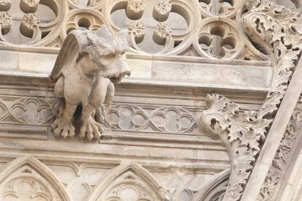 Statue di Gargoyle sulla Cattedrale Gotica — Foto Stock