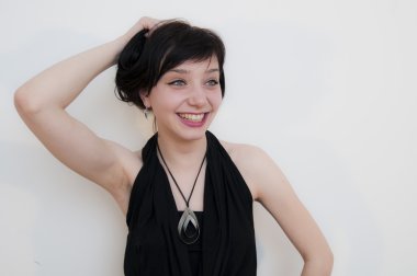 mutlu güzel esmer kız