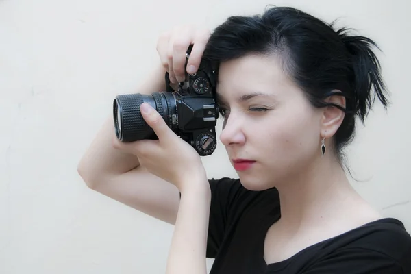 Brunette Girl Taking Photos — Stock Photo, Image