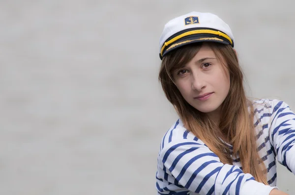Brunetka dziewczyna marynarza — Zdjęcie stockowe