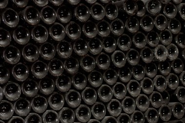 birçok şarap şişe