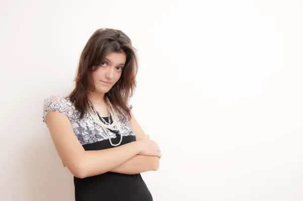 Mujer joven en vestido negro —  Fotos de Stock