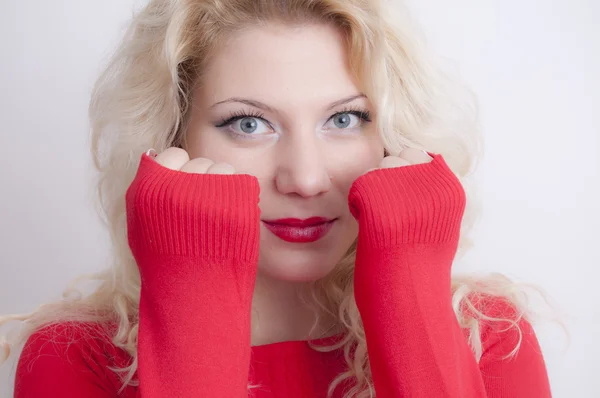 Mujer rubia posando —  Fotos de Stock