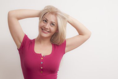 sarışın kadın ile mor blose