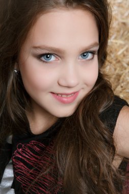 Gülümseyen kız portraite Studio