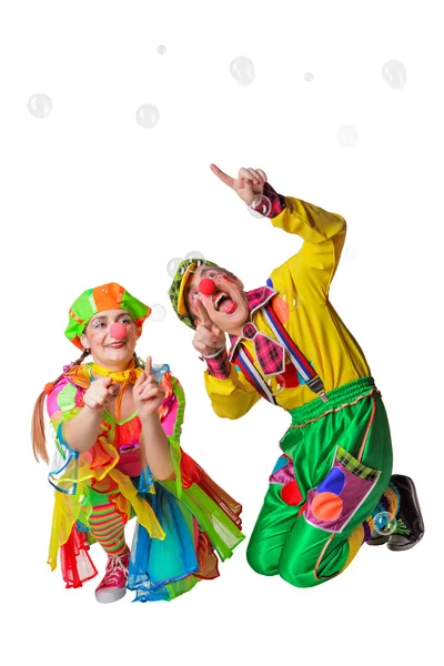 Twee vrolijke clowns in de zeepbellen — Stockfoto