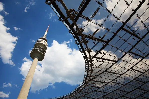 A torre olímpica em Munique, na Alemanha Imagens De Bancos De Imagens