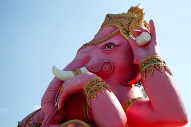 pembe ganesha heykelinin rahat poz