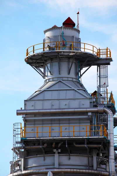 Processing column for offshore platform under construction — Stock Photo, Image