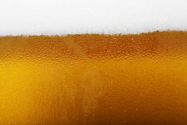 bir bira köpük ve kabarcıklar ile yakın çekim resim