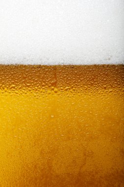 bir bira köpük ve kabarcıklar ile yakın çekim resim