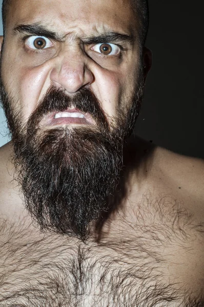 Homem com barba com expressões assustadoras — Fotografia de Stock