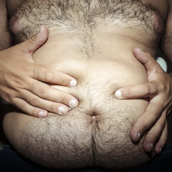 Brzuch tłuszczu i owłosiony człowiek — Zdjęcie stockowe