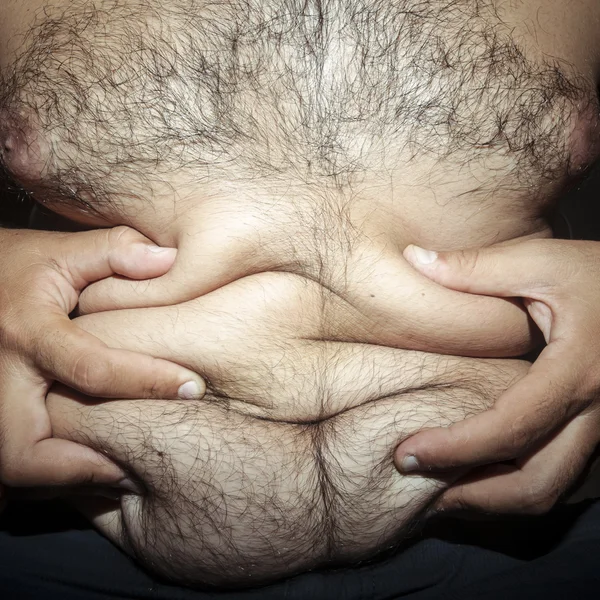Vientre gordo y peludo hombre — Foto de Stock