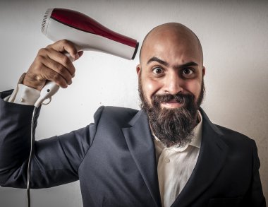 sakallı adam ve ceket hairdraier ve komik ifadeler ile