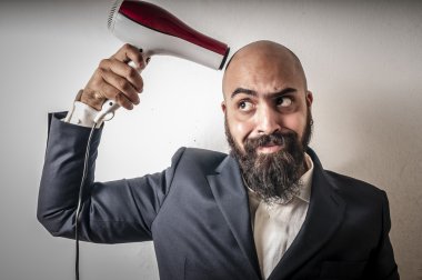 sakallı adam ve ceket hairdraier ve komik ifadeler ile