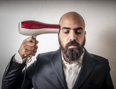 sakallı adam ve ceket hairdraier ve komik ifadeler ile