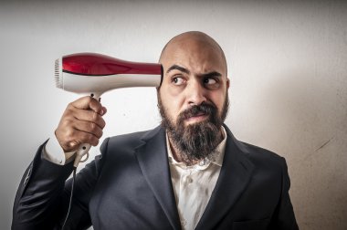 sakallı adam ve ceket hairdraier ve komik ifadeler ile