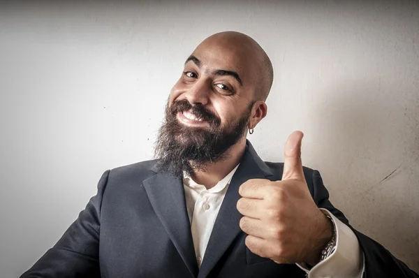 Homem barbudo elegante com jaqueta e expressões engraçadas — Fotografia de Stock