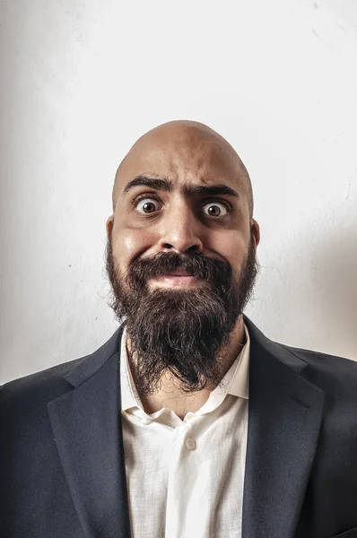 Hombre barbudo elegante con chaqueta y expresiones divertidas —  Fotos de Stock