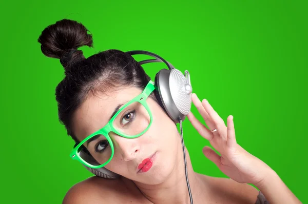 Beautiful girl listening to music with headphones — Stock Photo, Image