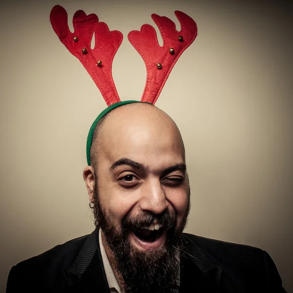 Knipogend Kerstmis bebaarde man met grappige expressies — Stockfoto