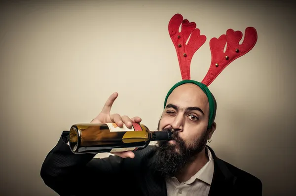Betrunken moderne elegante Weihnachtsmann babbo natale — Stockfoto