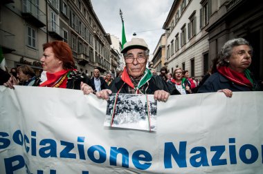 kutlama kurtuluş 25 Nisan 2012