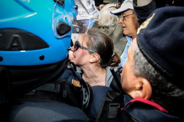 kutlama kurtuluş 25 Nisan 2012