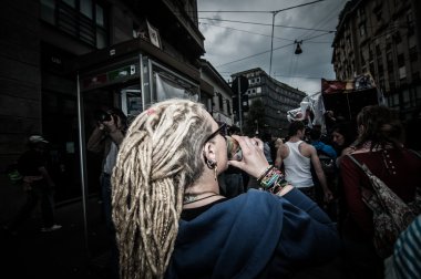 Mayıs günü tezahürü rave partisi